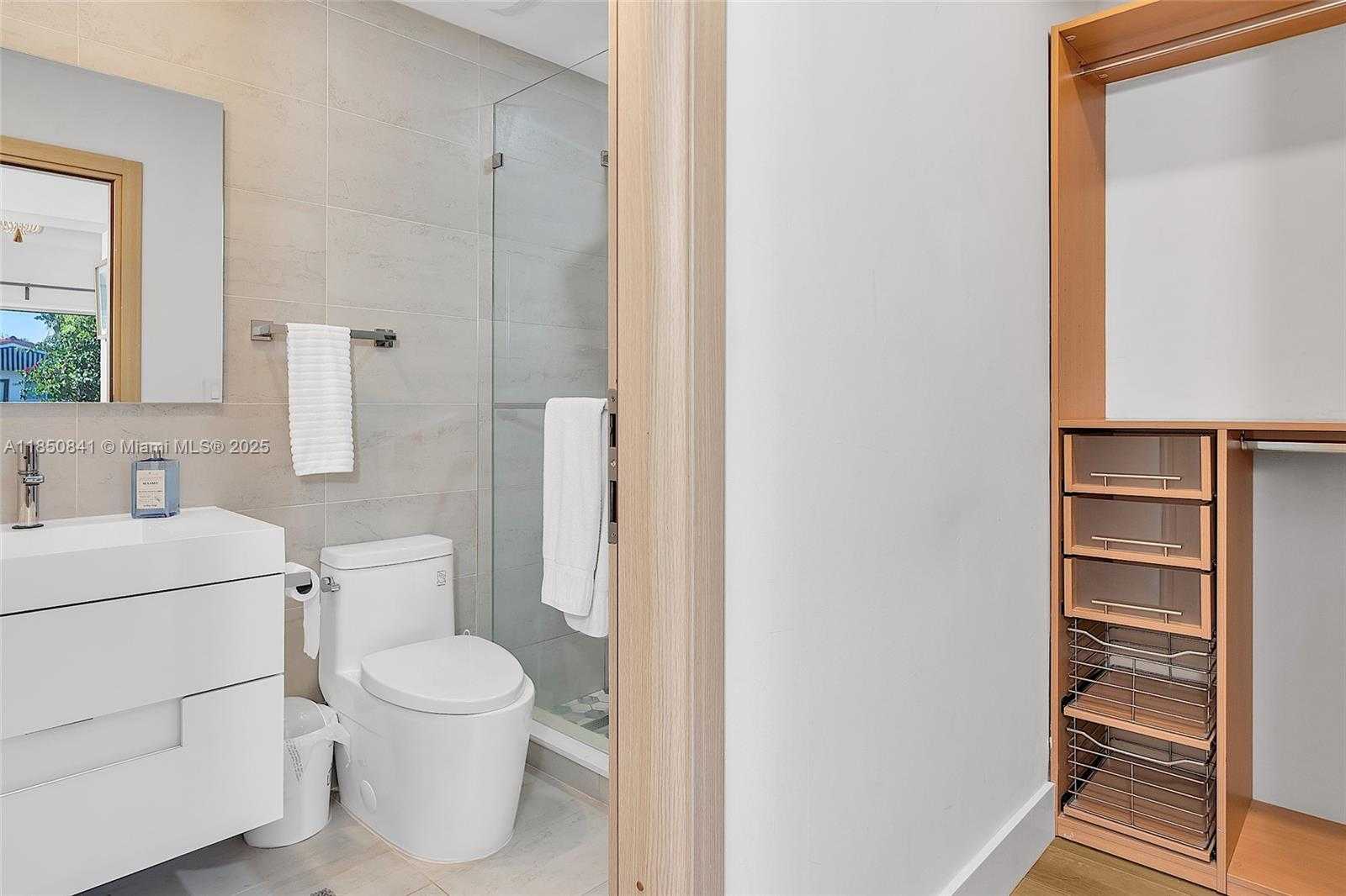 Small Image of 1347 71 ST, Miami Beach Number 25