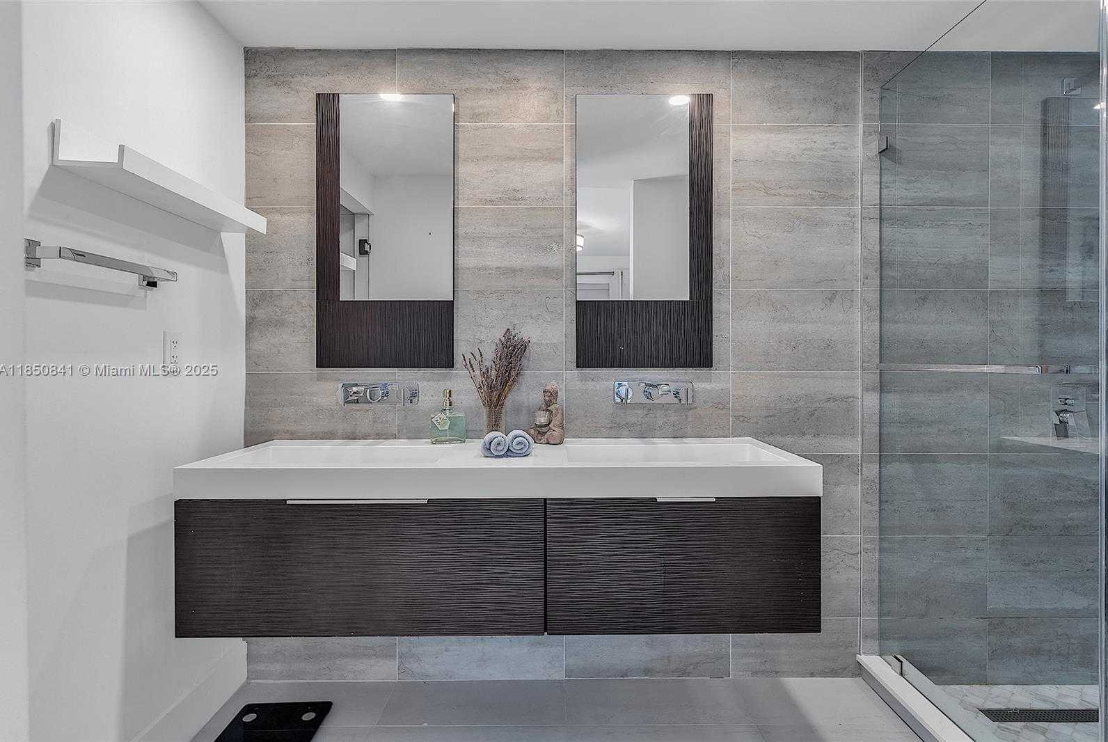 Small Image of 1347 71 ST, Miami Beach Number 30