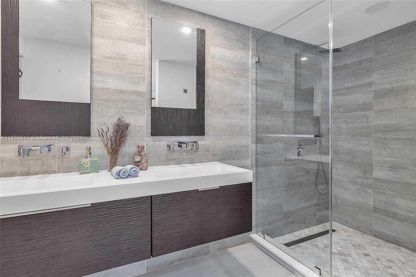 Small Image of 1347 71 ST, Miami Beach Number 31