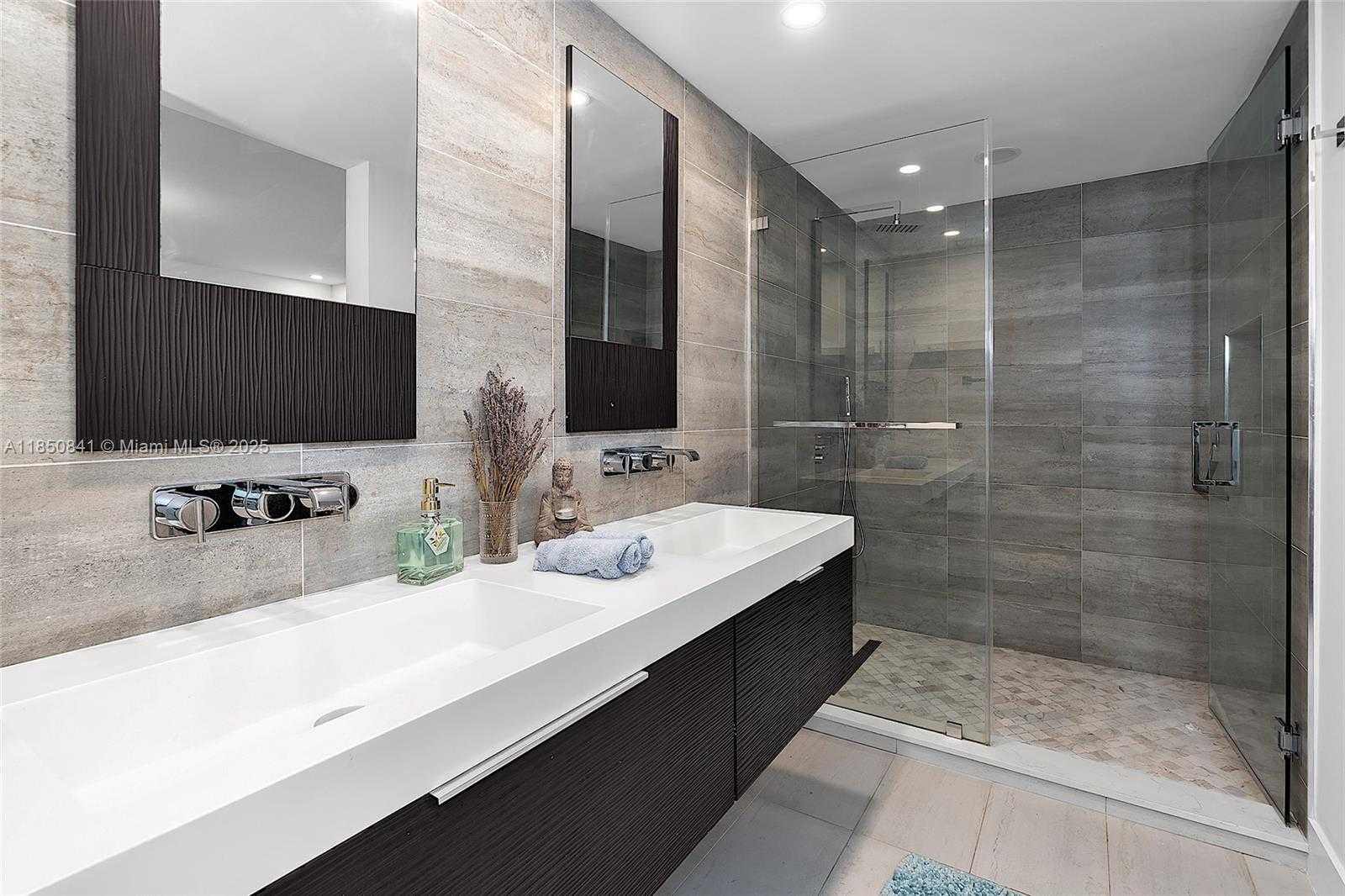 Small Image of 1347 71 ST, Miami Beach Number 32