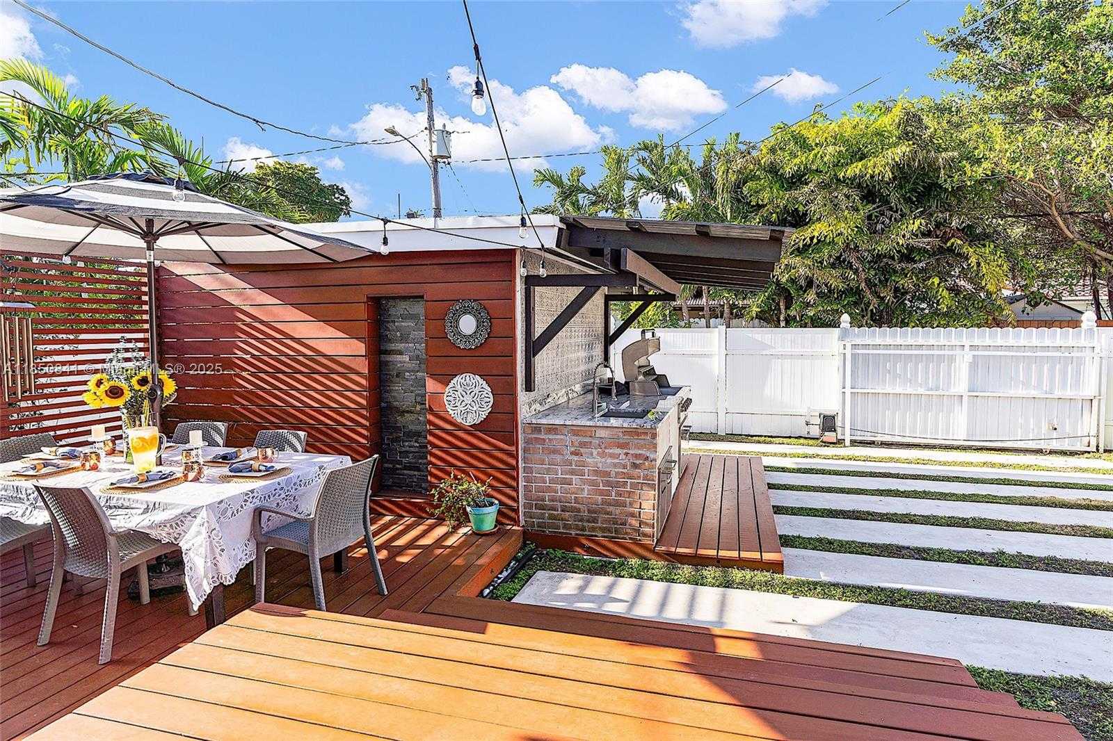 Small Image of 1347 71 ST, Miami Beach Number 33