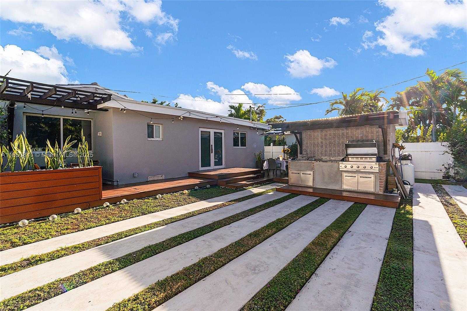 Small Image of 1347 71 ST, Miami Beach Number 36