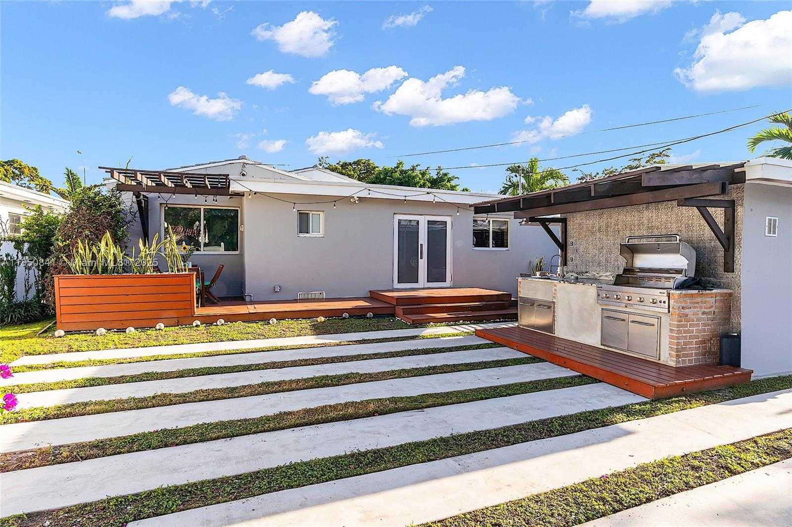 Small Image of 1347 71 ST, Miami Beach Number 38