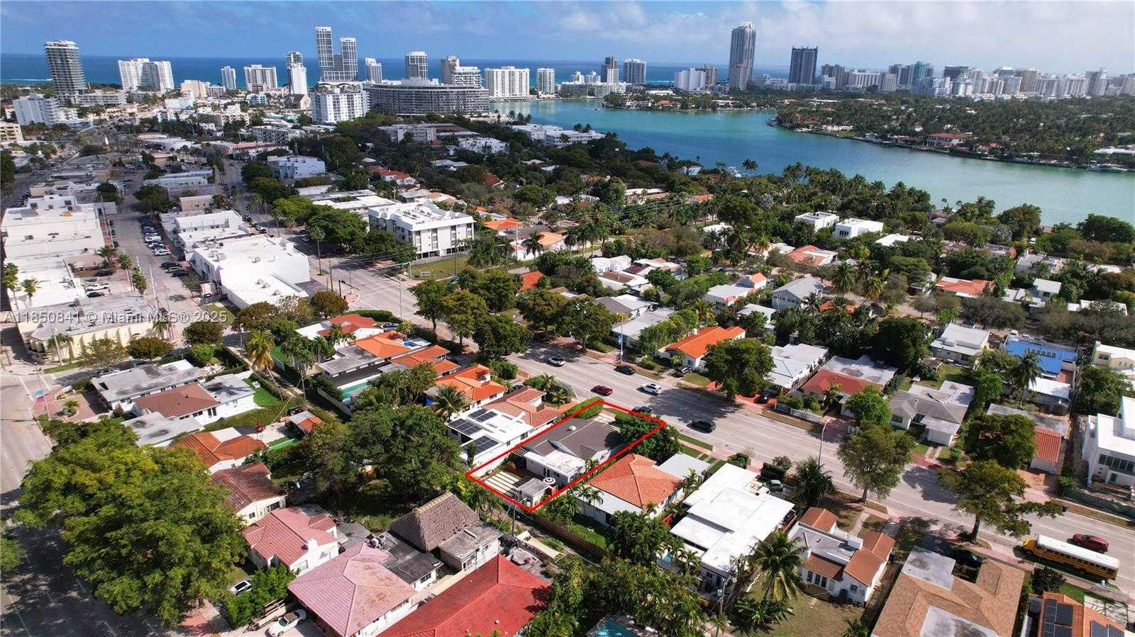 Small Image of 1347 71 ST, Miami Beach Number 39