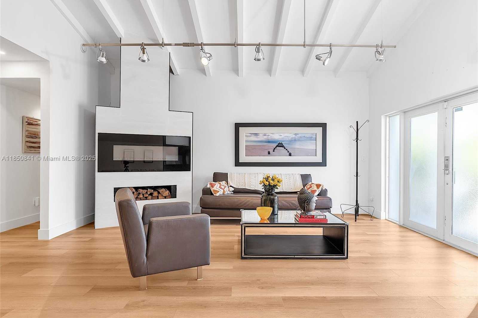 Small Image of 1347 71 ST, Miami Beach Number 5