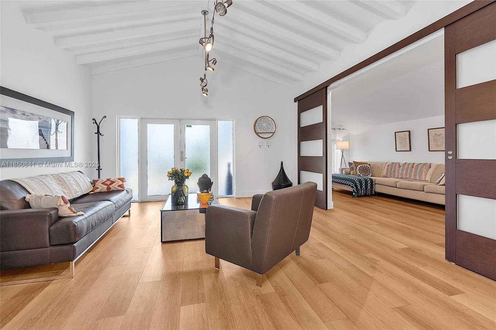 Small Image of 1347 71 ST, Miami Beach Number 6