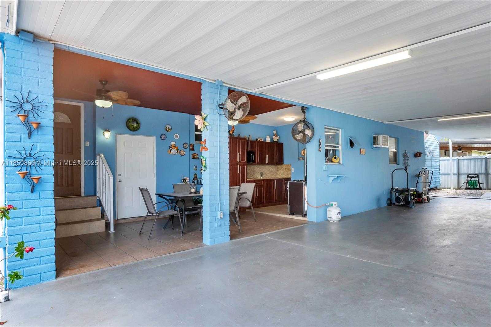 Small Image of 5890 PALM AVE, Hialeah Number 10