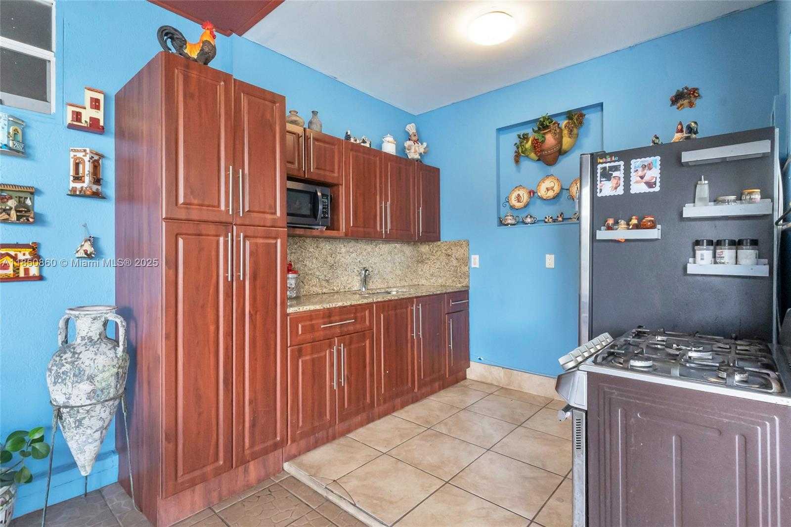 Small Image of 5890 PALM AVE, Hialeah Number 12