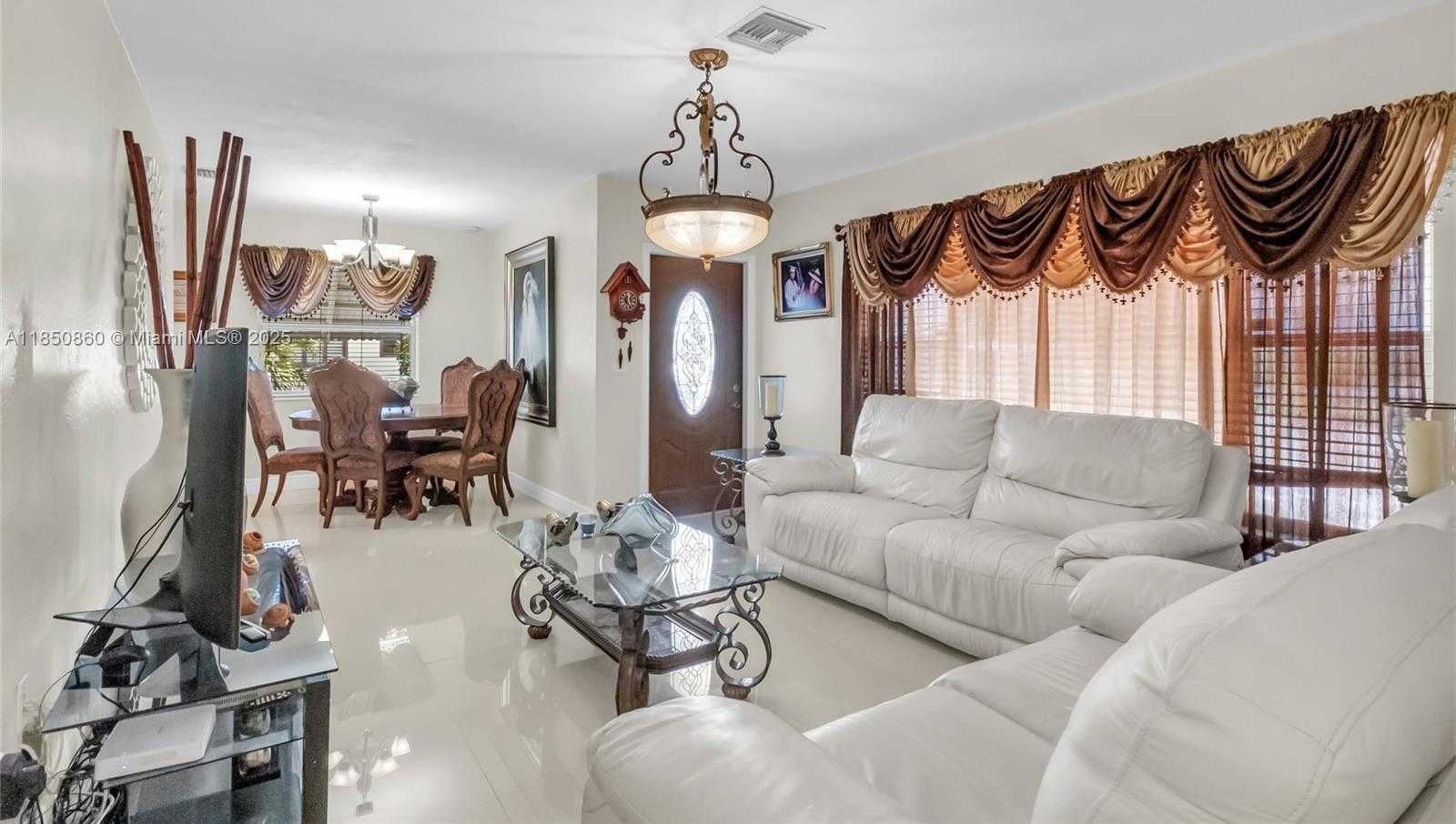 Small Image of 5890 PALM AVE, Hialeah Number 14
