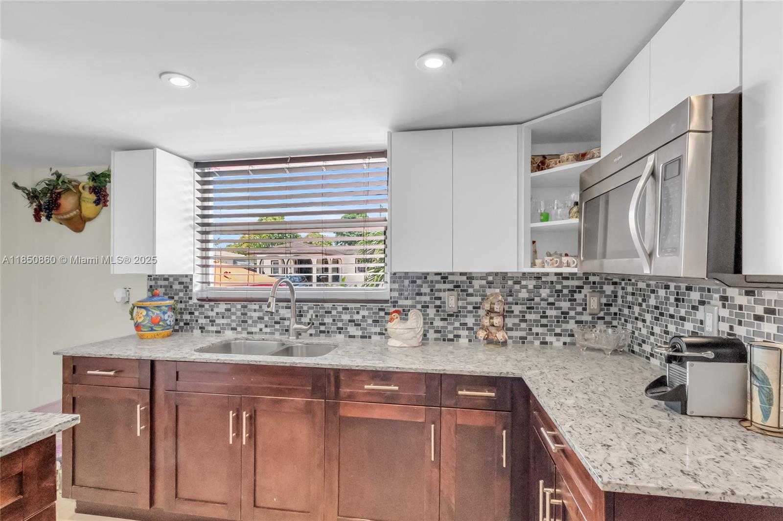 Small Image of 5890 PALM AVE, Hialeah Number 18