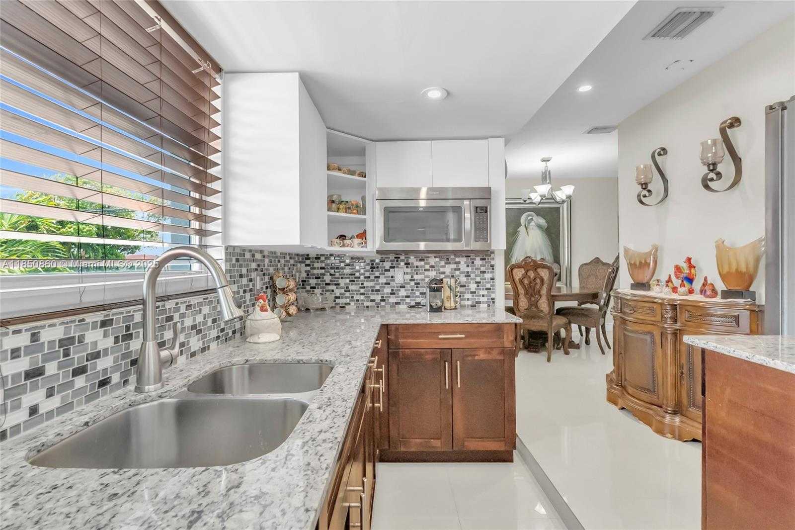 Small Image of 5890 PALM AVE, Hialeah Number 19