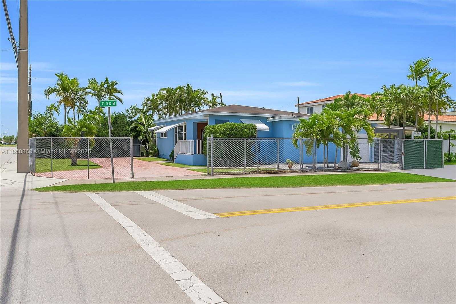 Small Image of 5890 PALM AVE, Hialeah Number 2
