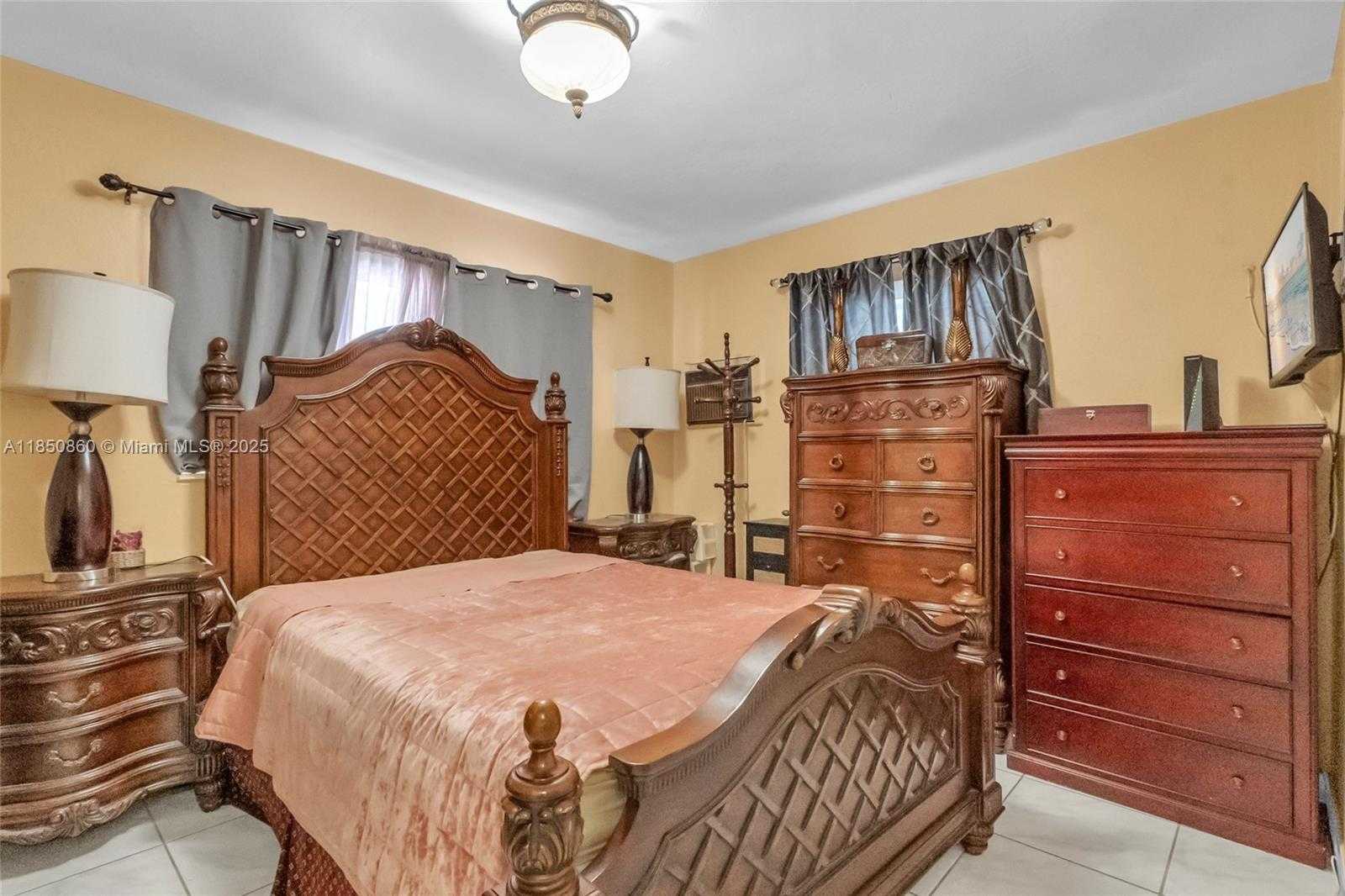 Small Image of 5890 PALM AVE, Hialeah Number 20