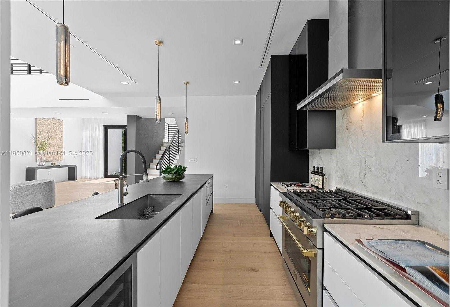 Small Image of 112 WEST PALM MIDWAY, Miami Beach Number 39