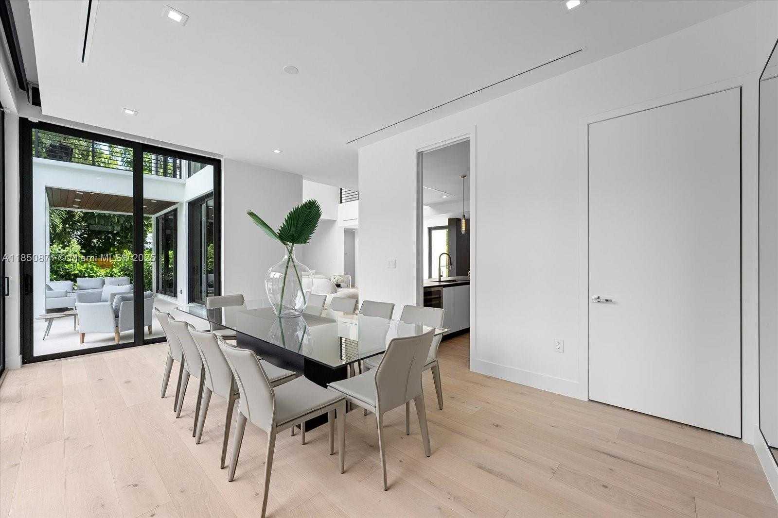 Small Image of 112 WEST PALM MIDWAY, Miami Beach Number 45