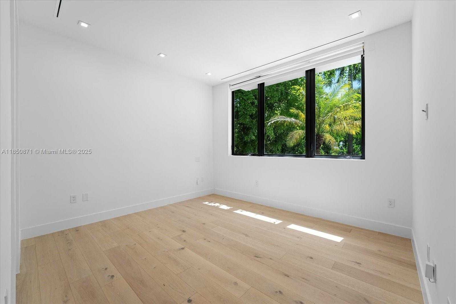 Small Image of 112 WEST PALM MIDWAY, Miami Beach Number 46