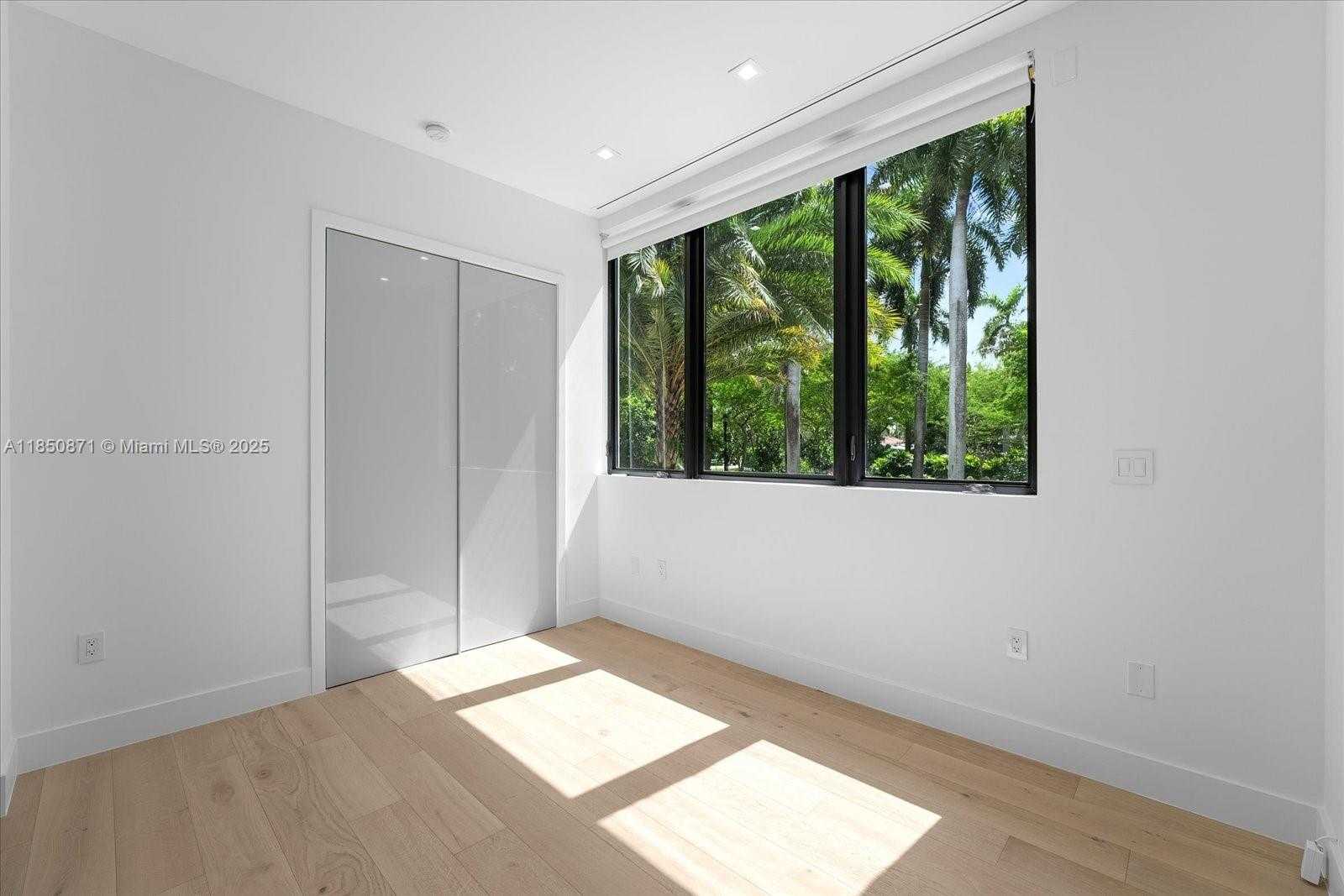 Small Image of 112 WEST PALM MIDWAY, Miami Beach Number 48