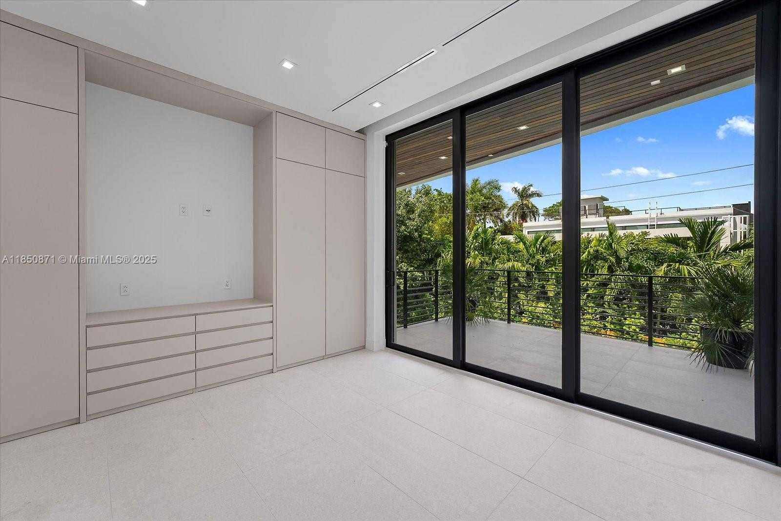 Small Image of 112 WEST PALM MIDWAY, Miami Beach Number 68