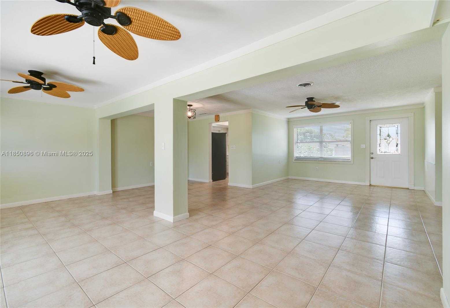 Small Image of 110 EAST WINDSOR RD E, Jupiter Number 11