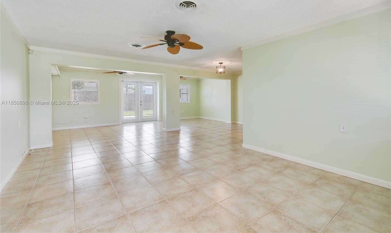 Small Image of 110 EAST WINDSOR RD E, Jupiter Number 13