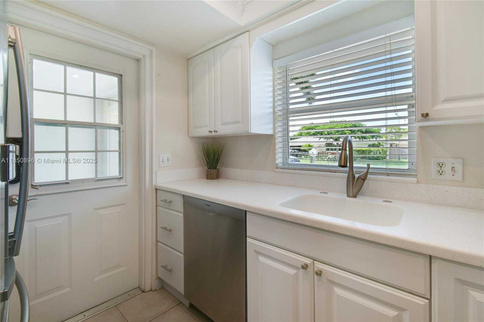 Small Image of 110 EAST WINDSOR RD E, Jupiter Number 14