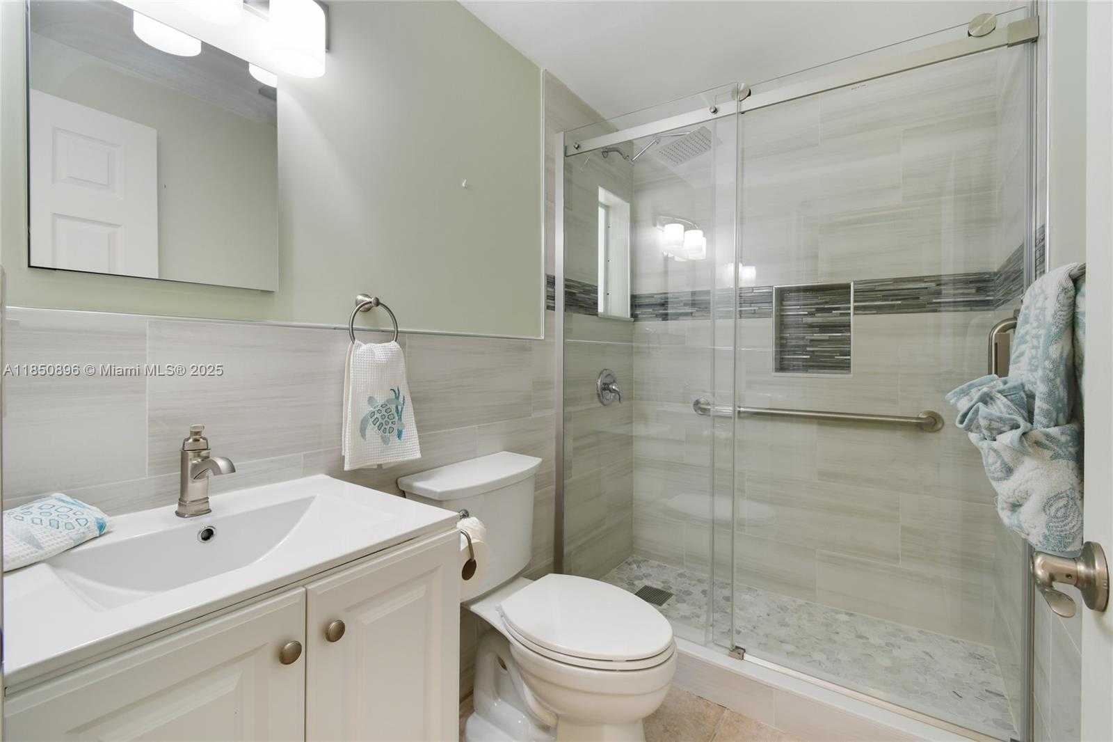 Small Image of 110 EAST WINDSOR RD E, Jupiter Number 19