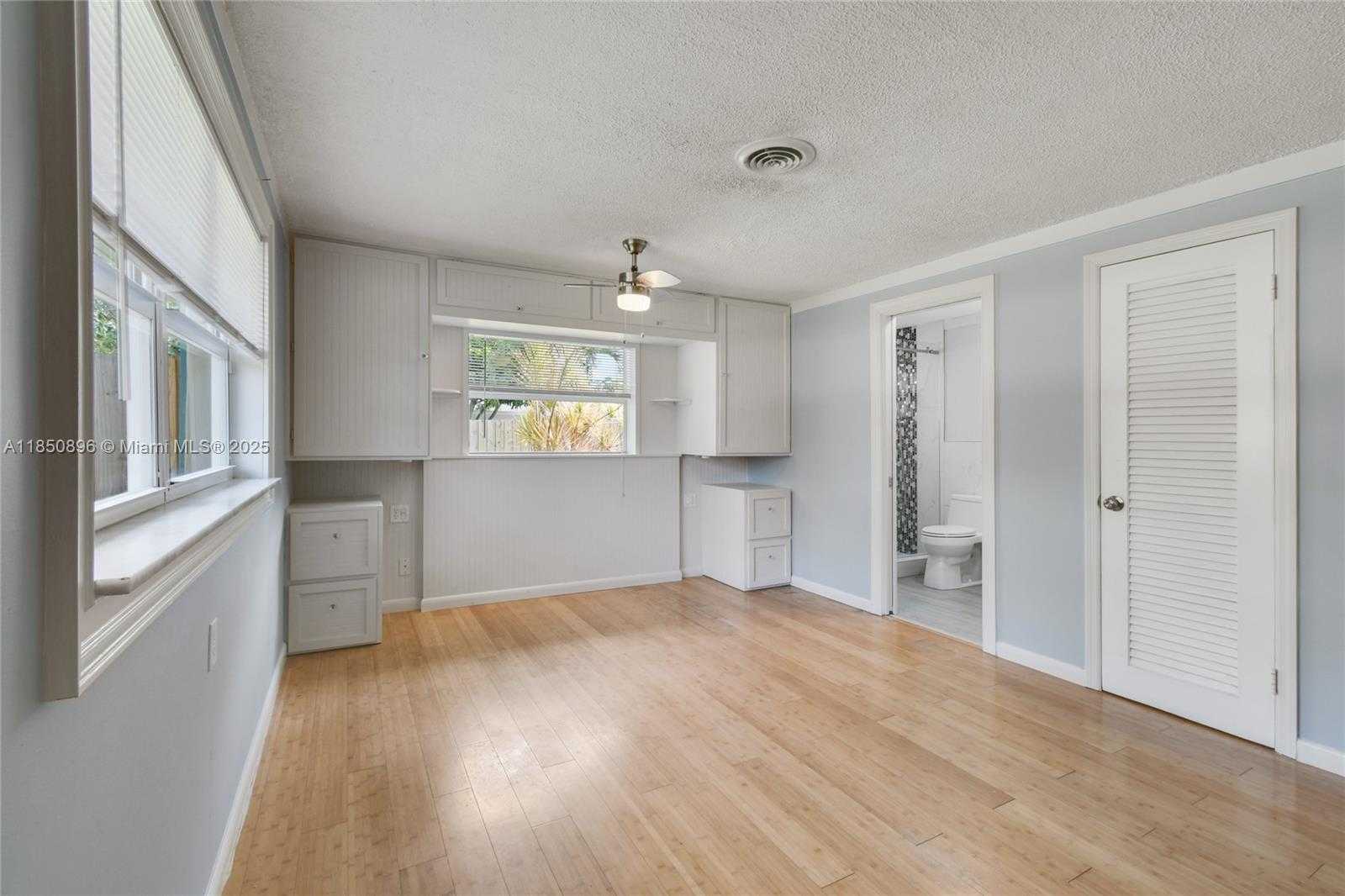 Small Image of 110 EAST WINDSOR RD E, Jupiter Number 21