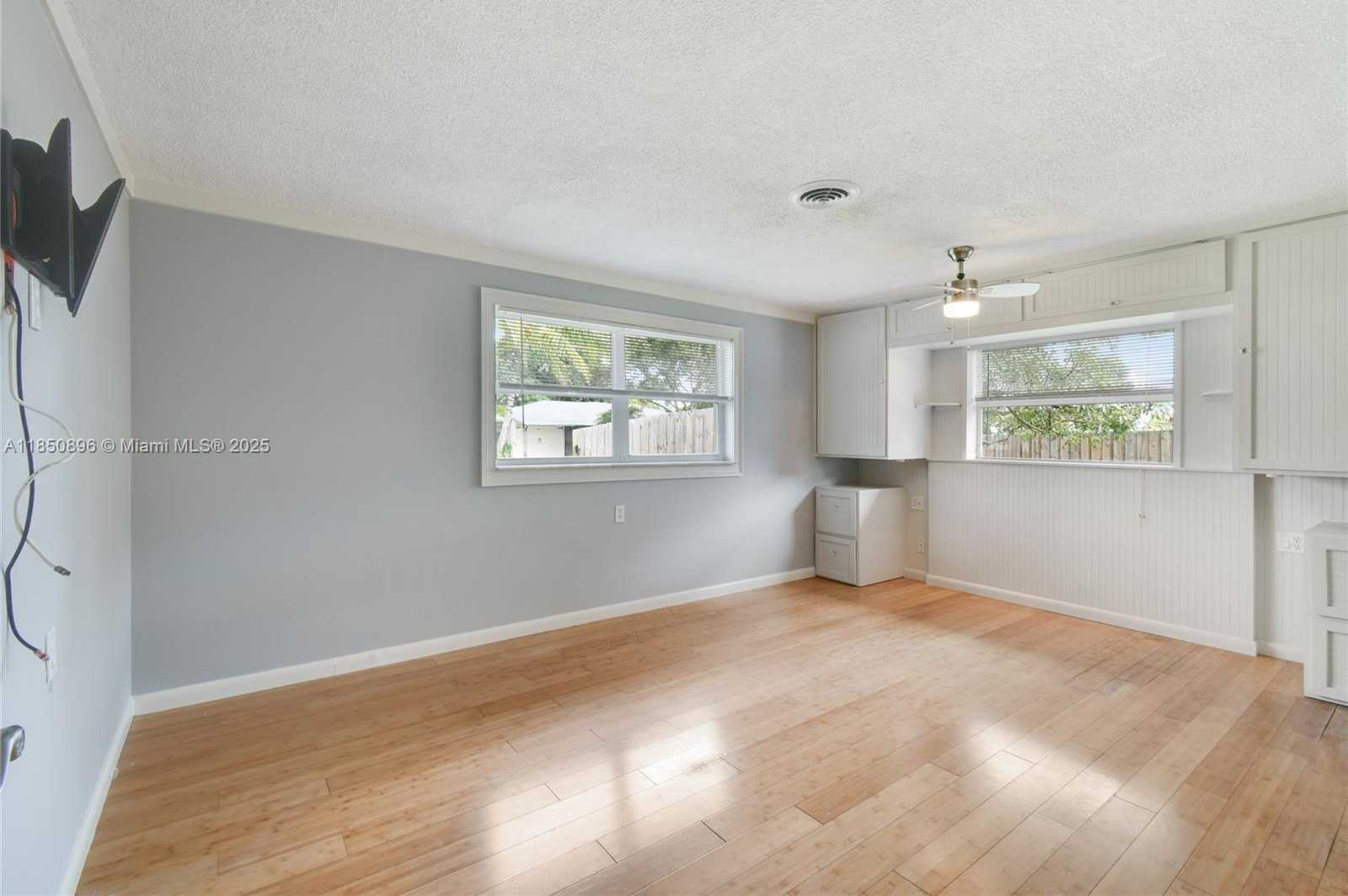 Small Image of 110 EAST WINDSOR RD E, Jupiter Number 22