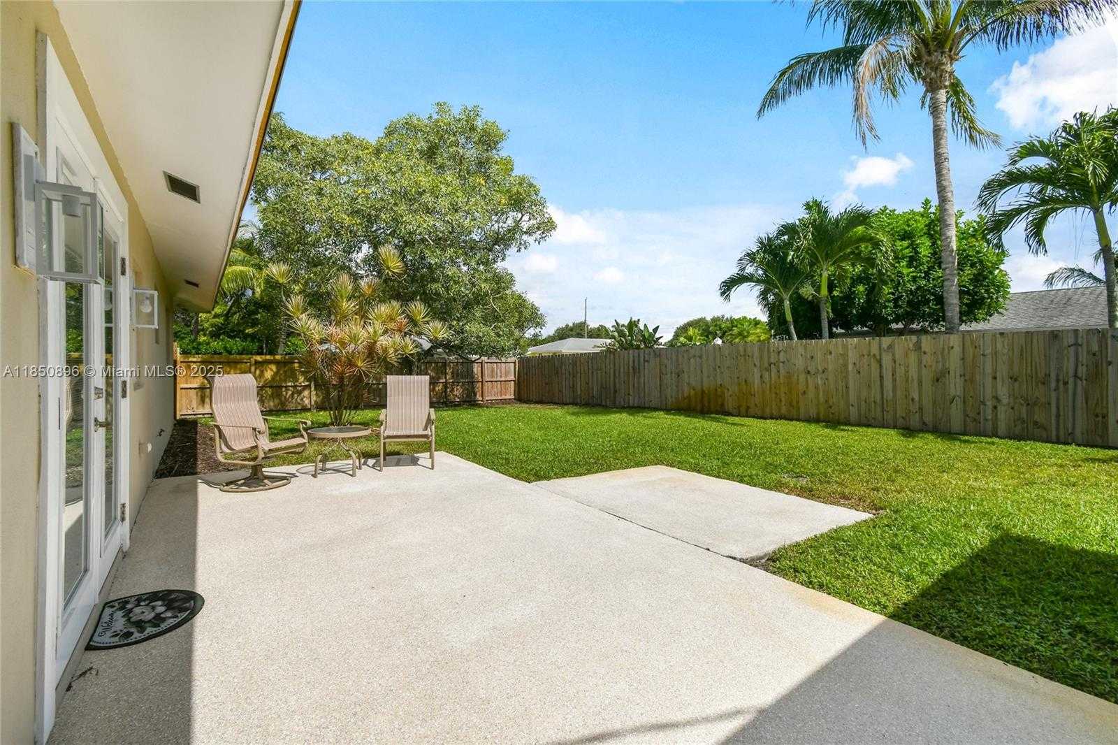 Small Image of 110 EAST WINDSOR RD E, Jupiter Number 26
