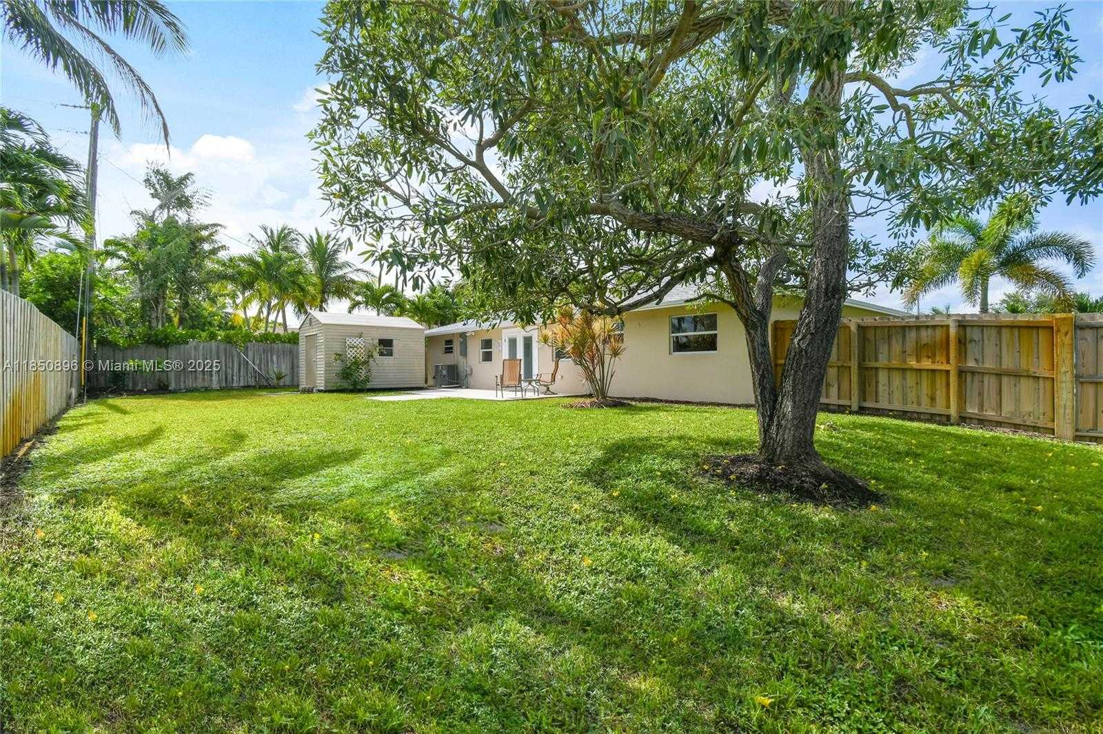 Small Image of 110 EAST WINDSOR RD E, Jupiter Number 27