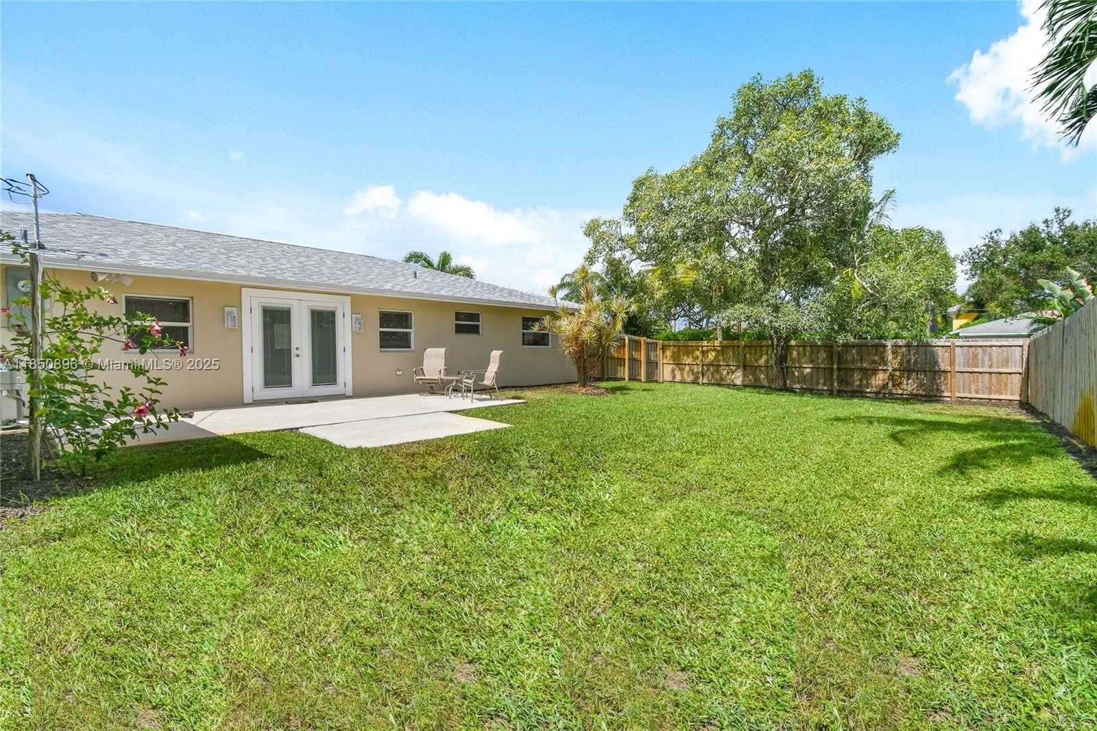 Small Image of 110 EAST WINDSOR RD E, Jupiter Number 29