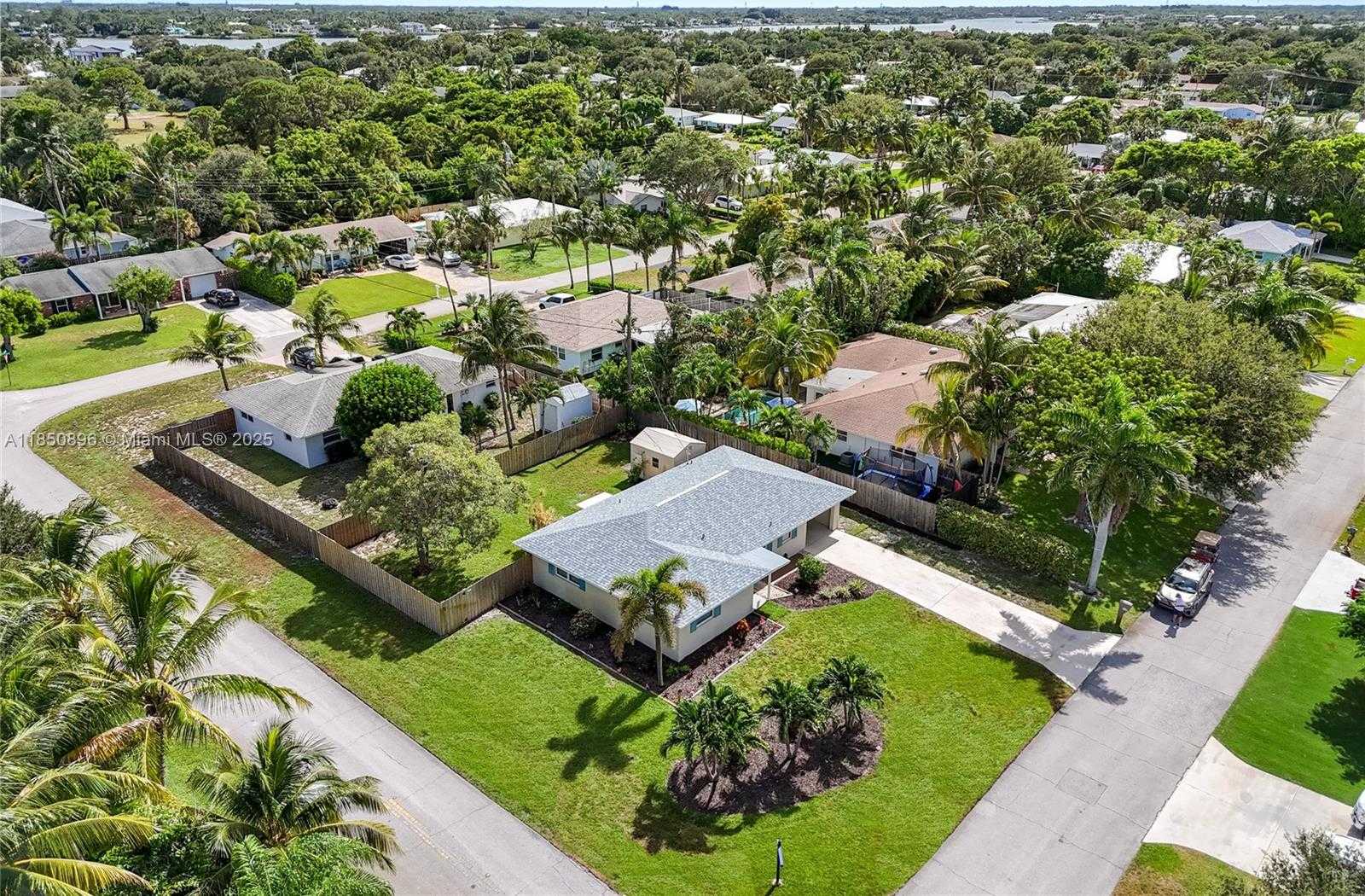 Small Image of 110 EAST WINDSOR RD E, Jupiter Number 3