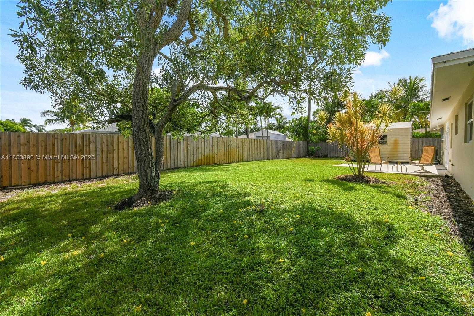 Small Image of 110 EAST WINDSOR RD E, Jupiter Number 30