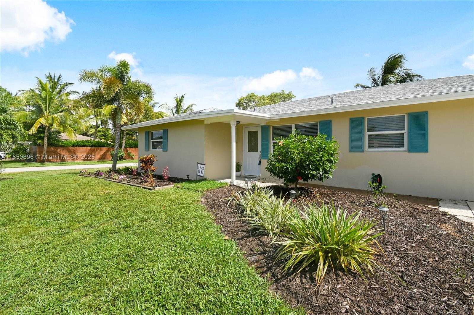 Small Image of 110 EAST WINDSOR RD E, Jupiter Number 7