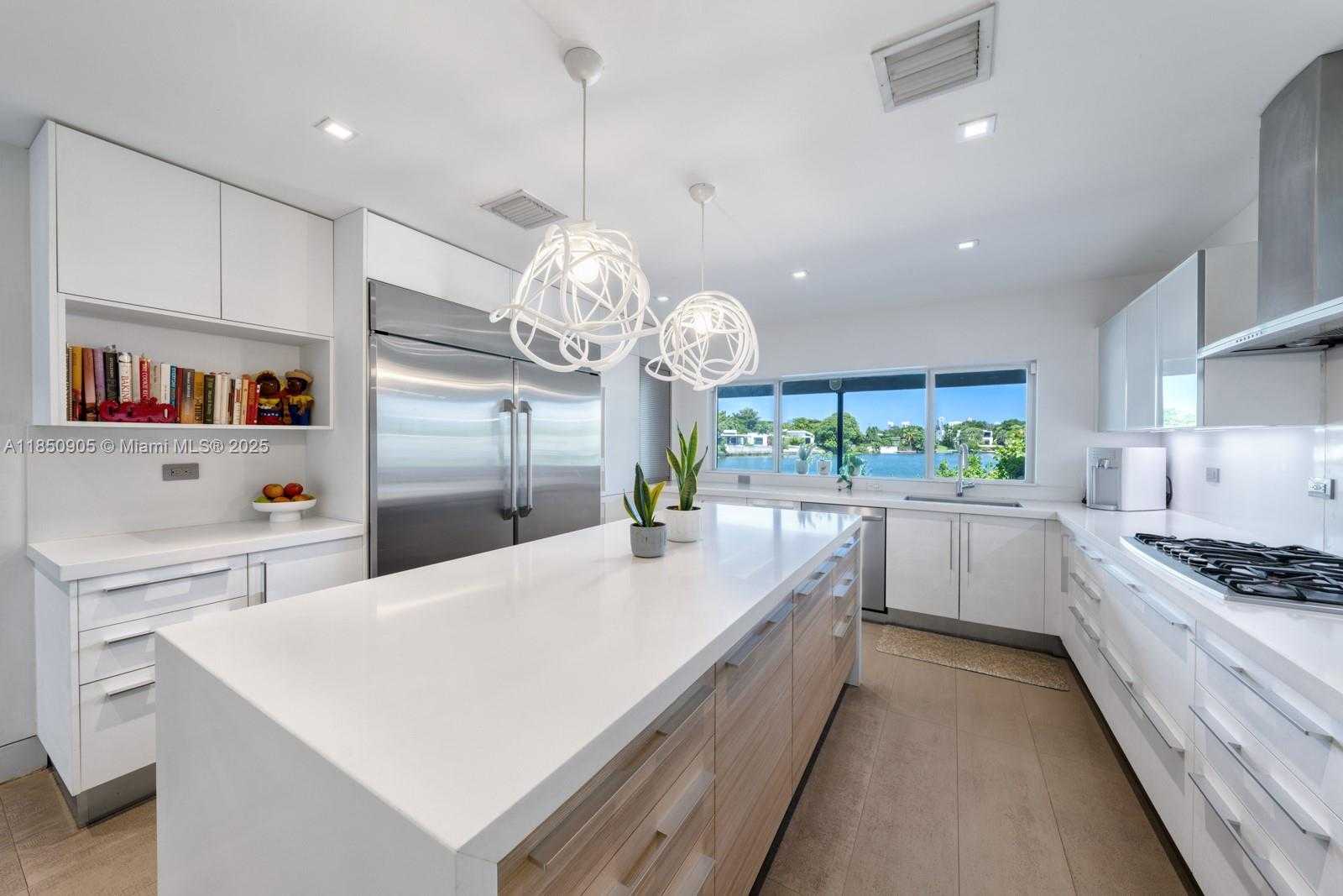Small Image of 2070 NORTH EAST 194TH TER, North Miami Beach Number 17