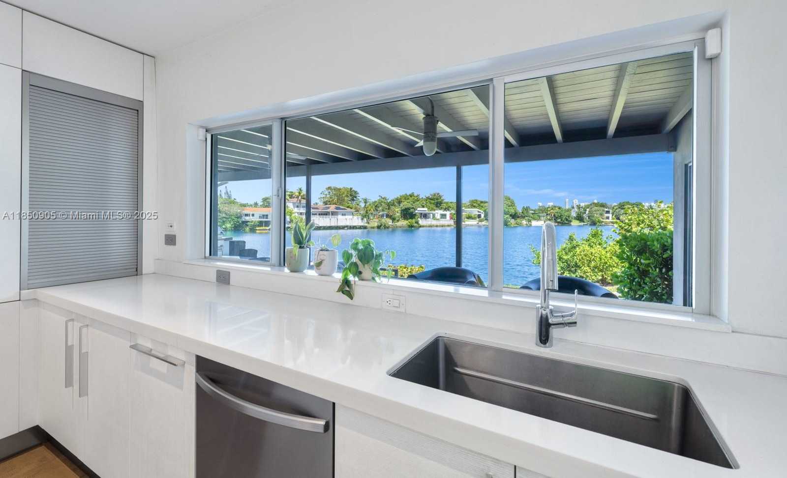 Small Image of 2070 NORTH EAST 194TH TER, North Miami Beach Number 18
