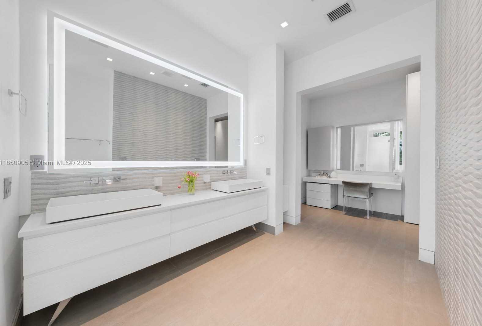 Small Image of 2070 NORTH EAST 194TH TER, North Miami Beach Number 29