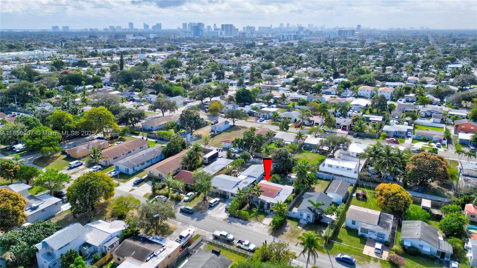 Small Image of 2326 HARDING ST, Hollywood Number 2