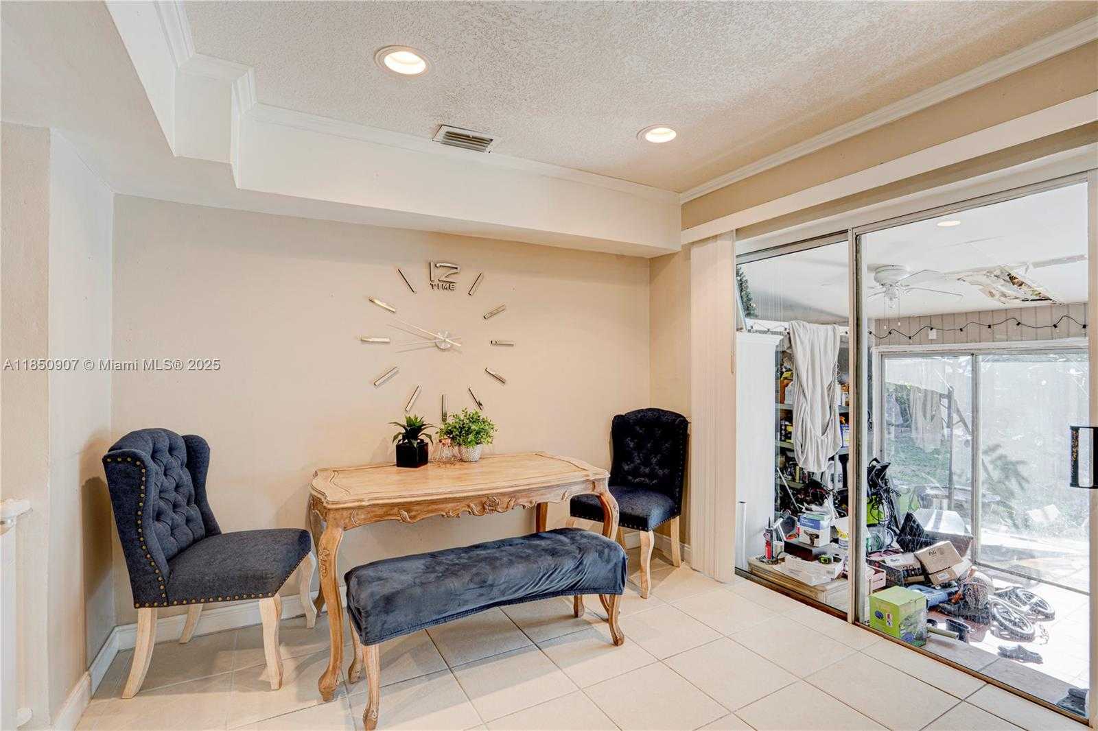 Small Image of 2326 HARDING ST, Hollywood Number 21