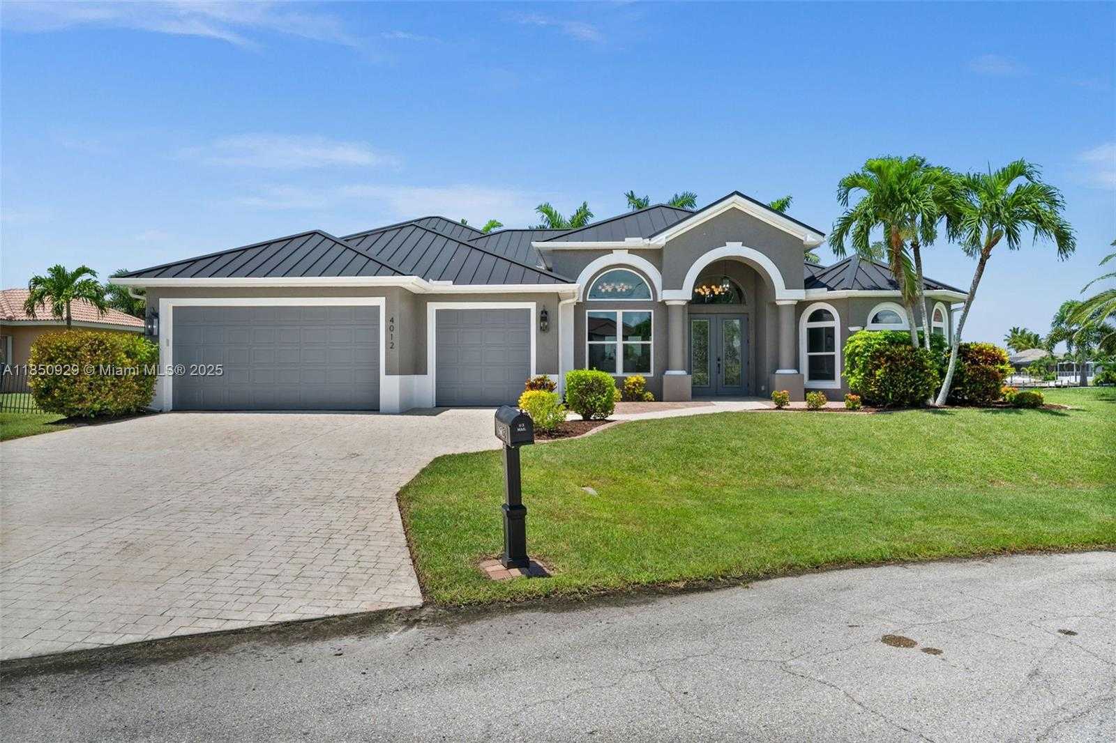 Small Image of 4012 SW 29TH AVE, Cape Coral Number 2