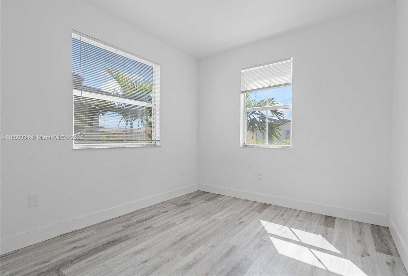 Small Image of 3911 NORTH EAST 13TH DR, Homestead Number 33