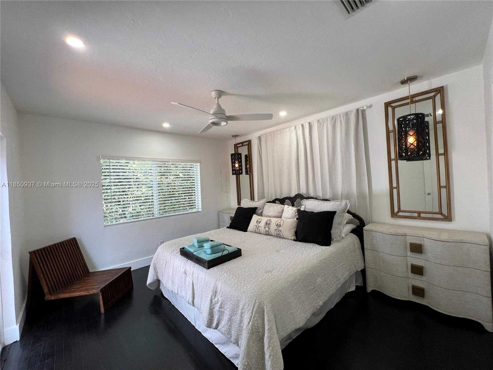 Small Image of 435 NORTH EAST 77TH ST RD, Miami Number 10