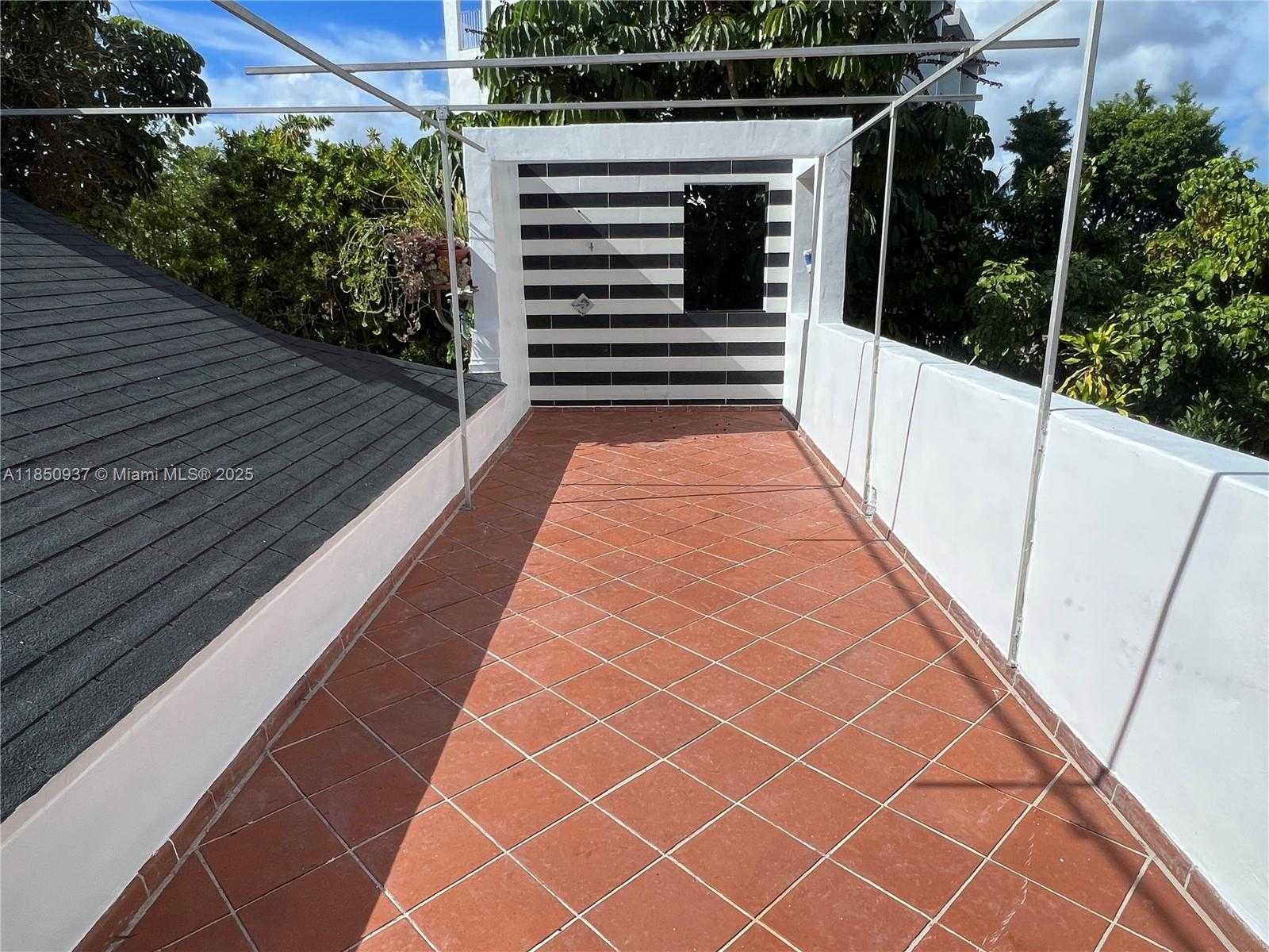 Small Image of 435 NORTH EAST 77TH ST RD, Miami Number 17