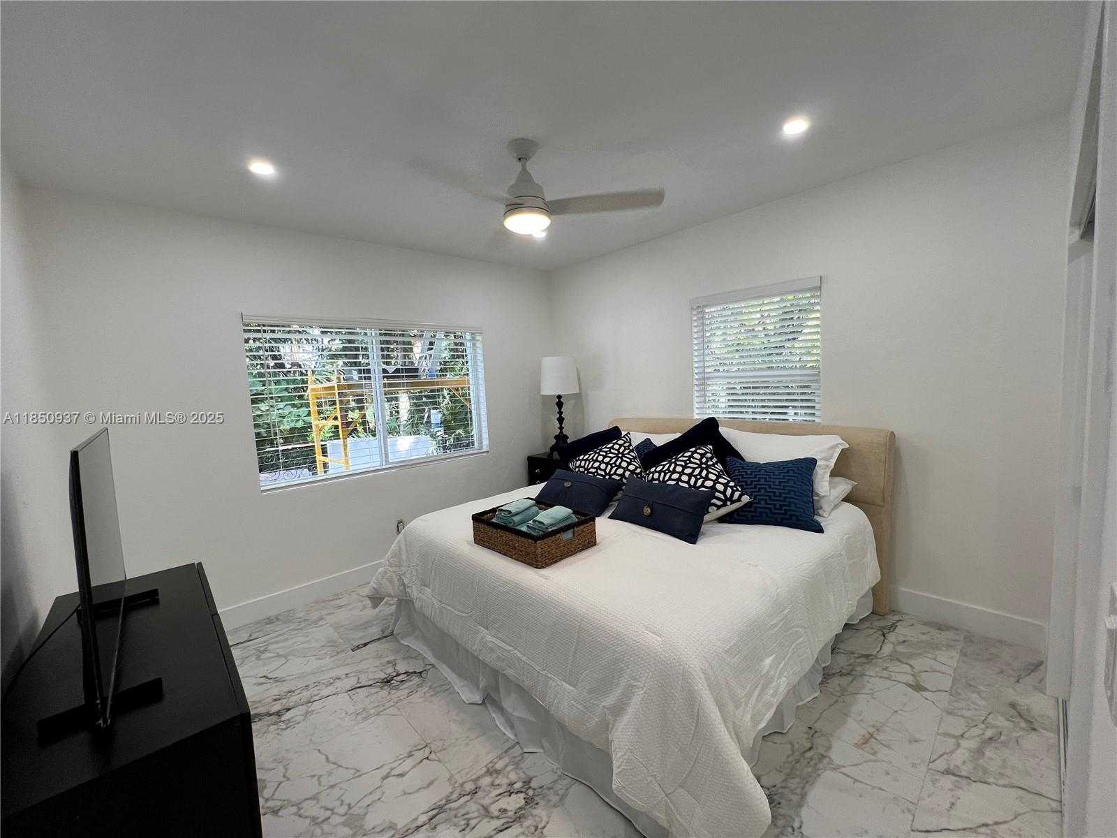 Small Image of 435 NORTH EAST 77TH ST RD, Miami Number 18