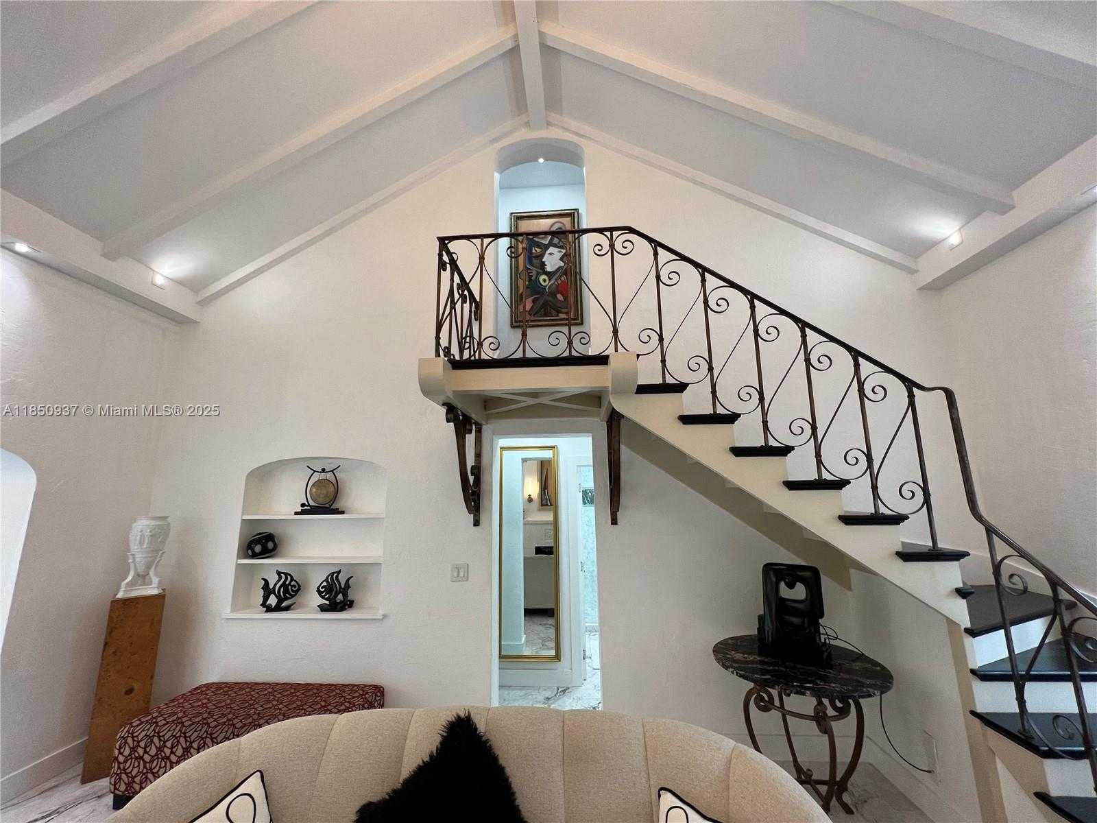 Small Image of 435 NORTH EAST 77TH ST RD, Miami Number 2