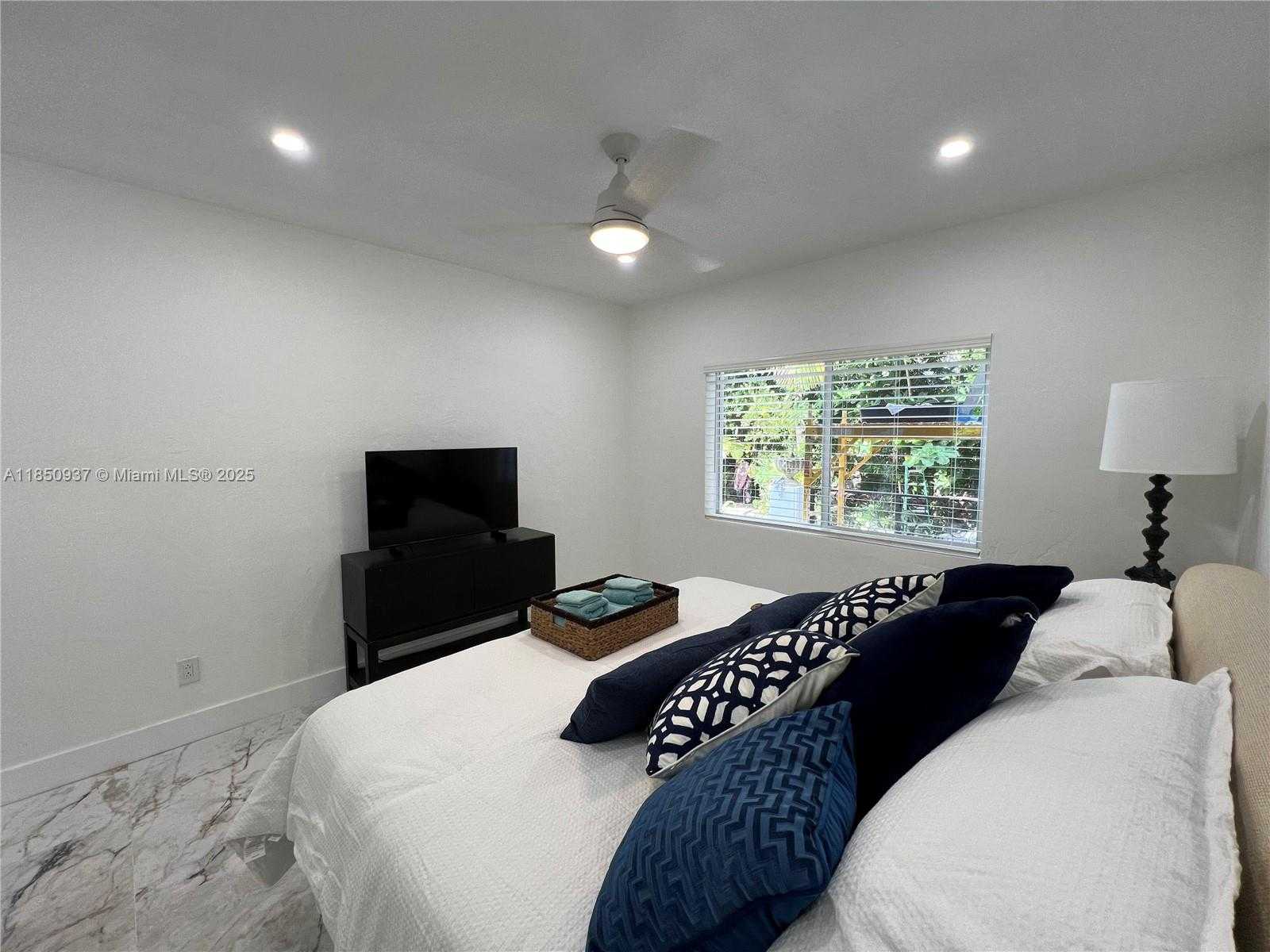 Small Image of 435 NORTH EAST 77TH ST RD, Miami Number 20