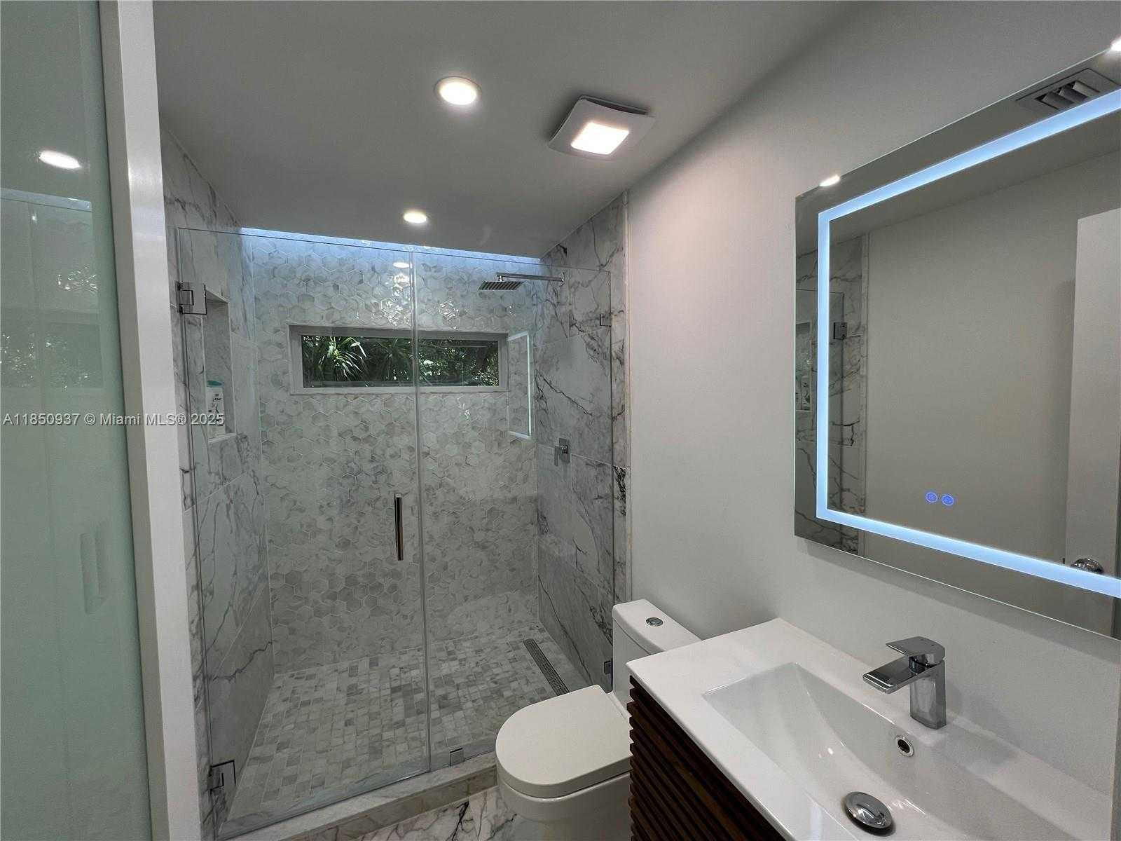 Small Image of 435 NORTH EAST 77TH ST RD, Miami Number 25