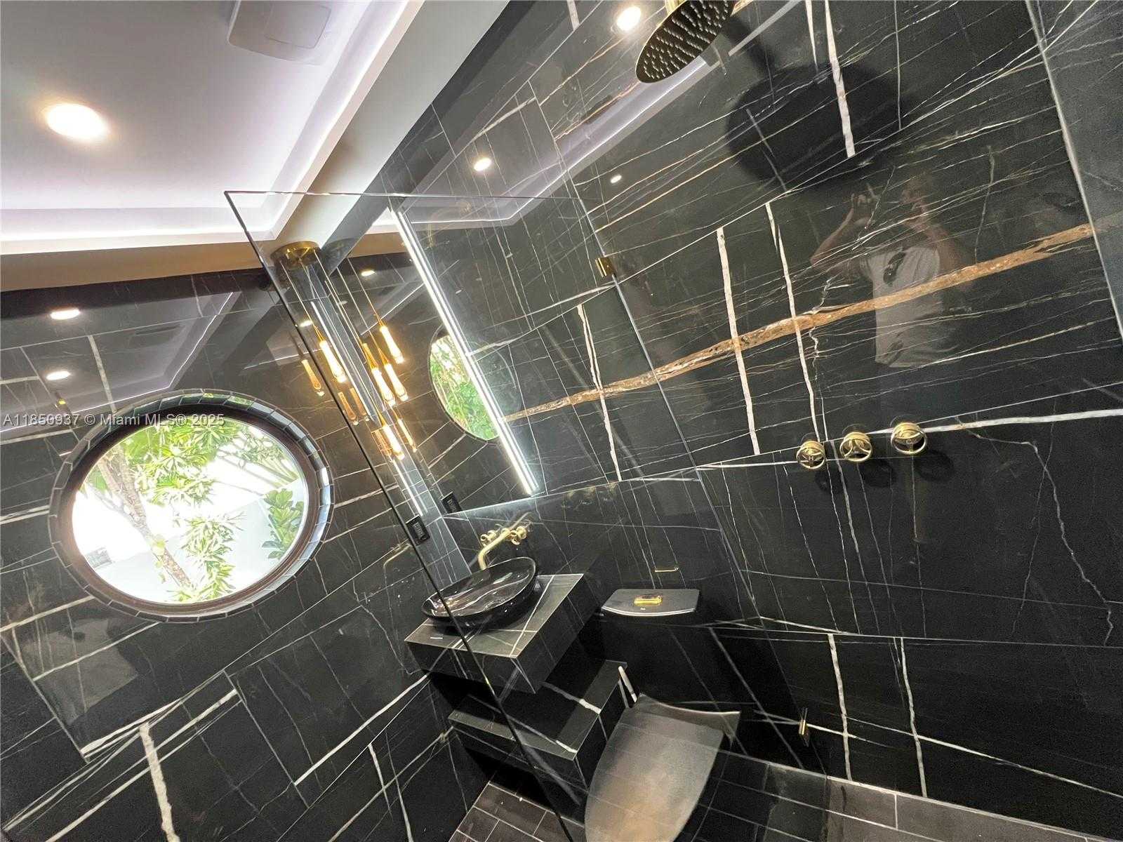 Small Image of 435 NORTH EAST 77TH ST RD, Miami Number 29
