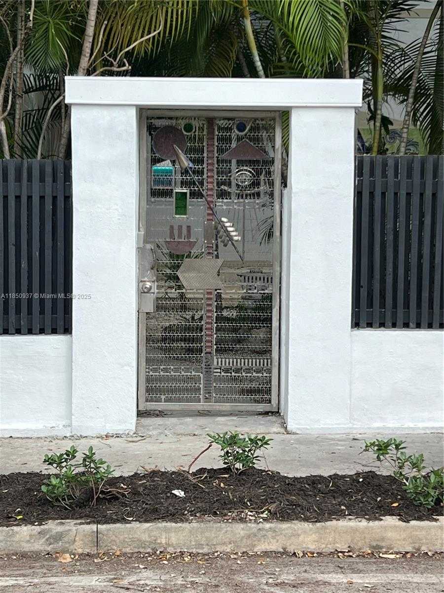 Small Image of 435 NORTH EAST 77TH ST RD, Miami Number 33
