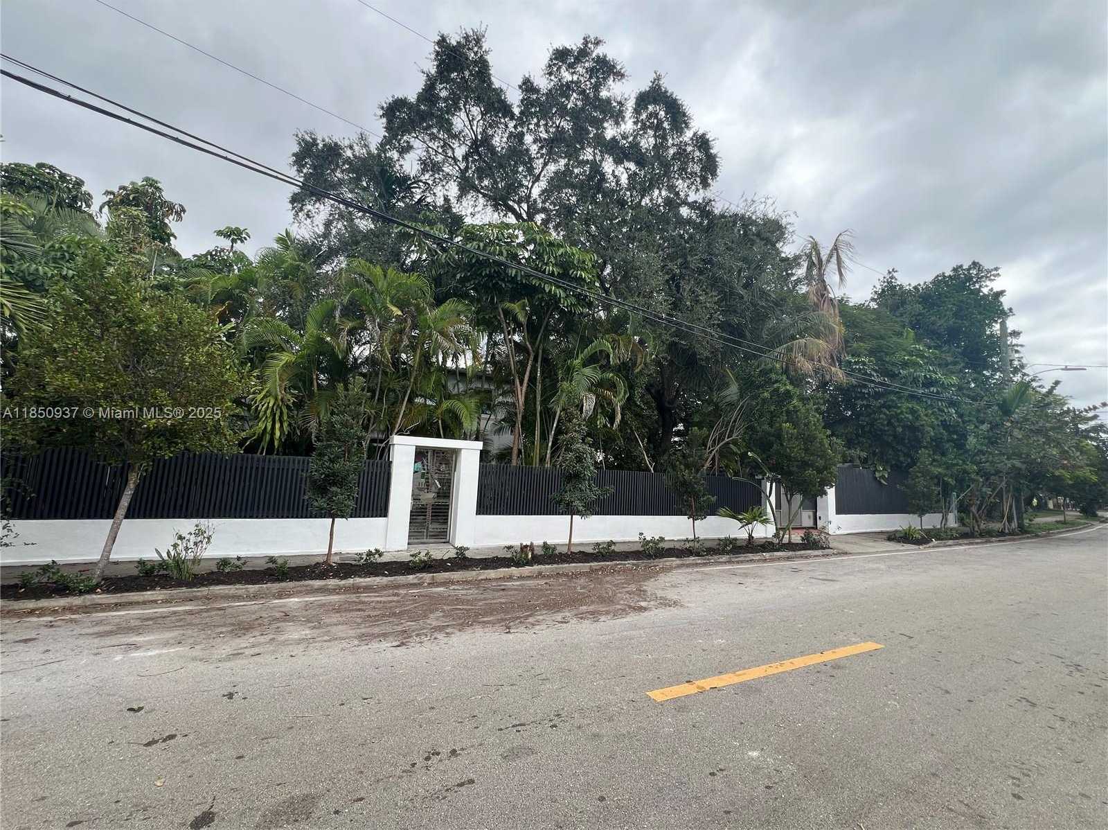 Small Image of 435 NORTH EAST 77TH ST RD, Miami Number 34